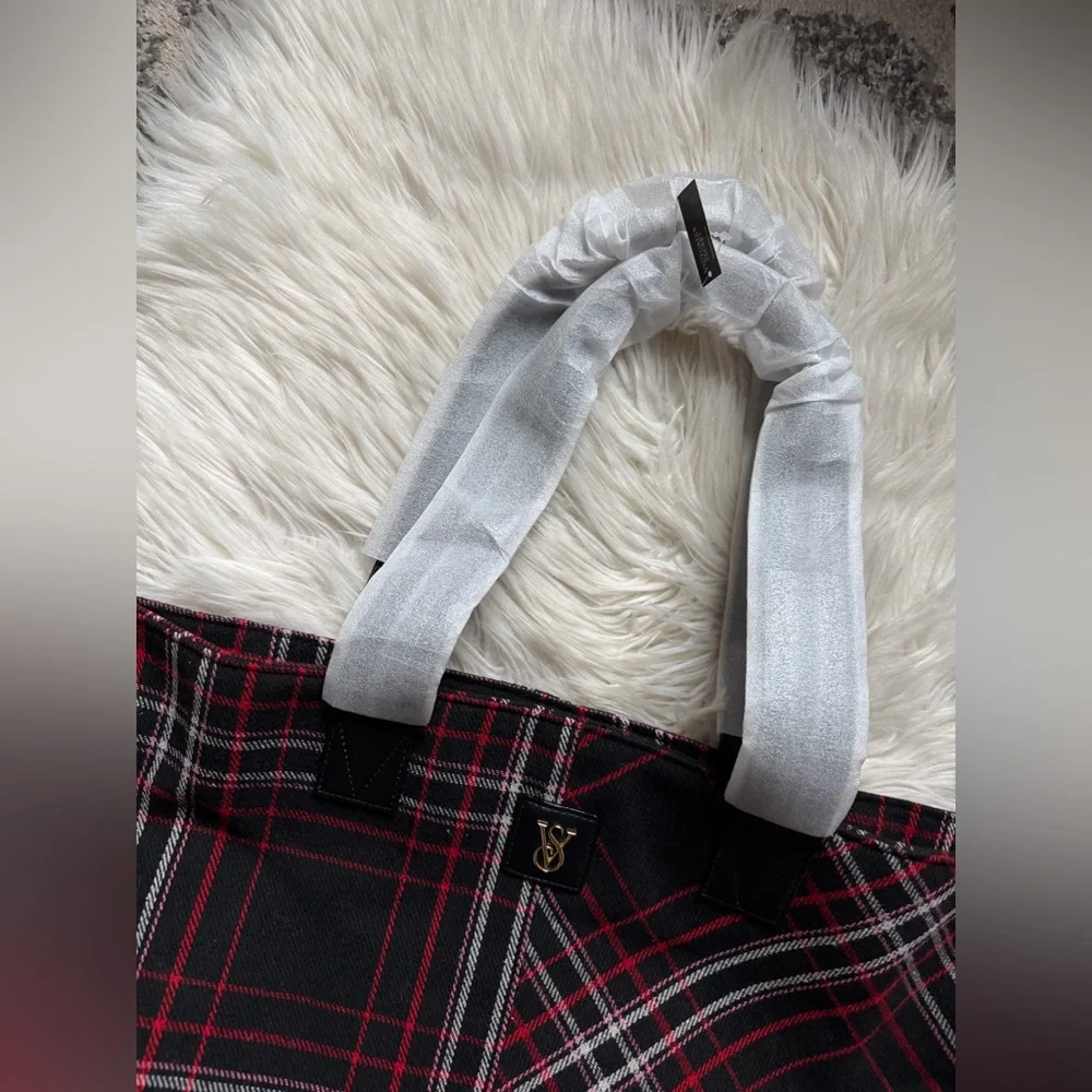 Victoria’s Secret plaid tote bag - Picture 4 of 10